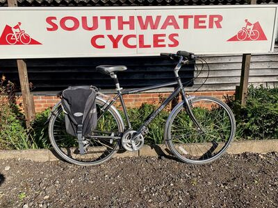 SOUTHWATER CYCLE HIRE 4 Hour Hybrid bike hire 20in gents Rigid Fork silver 700c click to zoom image
