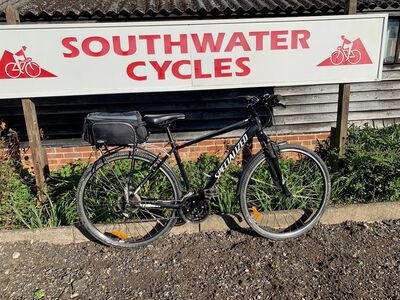 SOUTHWATER CYCLE HIRE 4 Hour Hybrid bike hire 19in gents F/s black 700c click to zoom image