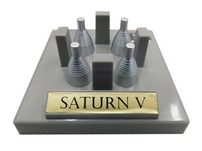 ESTES Saturn V (1:200 scale) Model Rocket RTF Limited Edition incl Display Stand click to zoom image